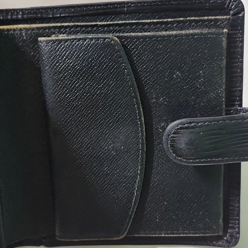 LOUIS VUITTON Small Black Epi Wallet - Picture 5 of 12